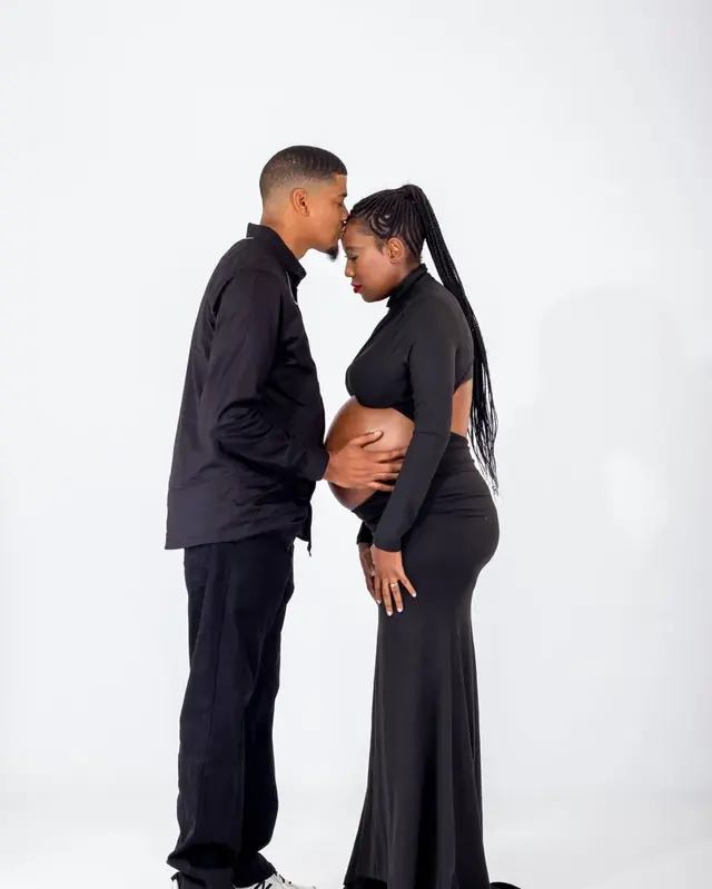 Maternity photoshoot, studio